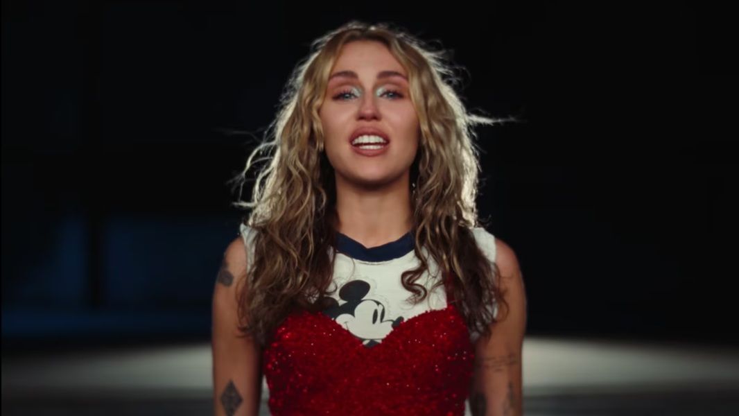 Issue 29: Growing Up Miley Cyrus