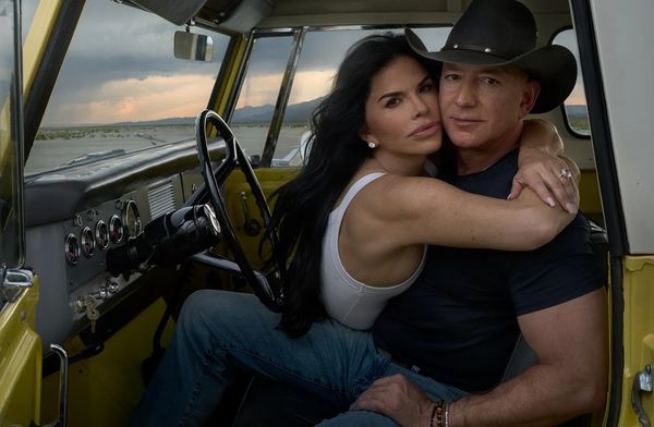 Issue 23: Vogue Tries to Sell Lauren Sánchez as an Icon