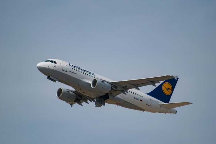 Lufthansa Group adds fee to cover EU sustainability regulations