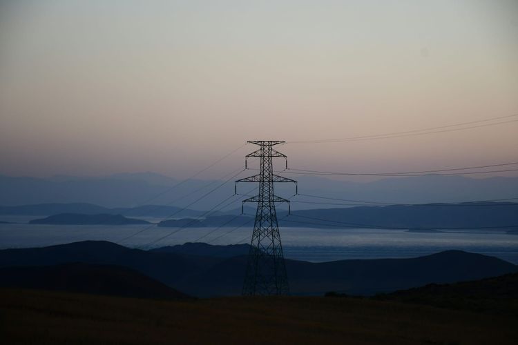 Decarbonising energy supply: Governance pathways and best practices