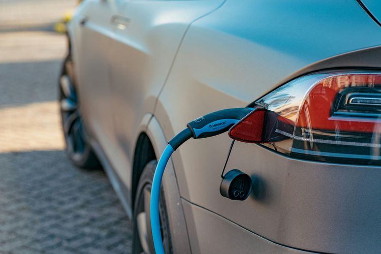 Oil price increase drives 51% surge in European EV sales