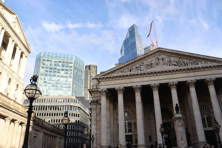 Only 2 of 400 financial institutions have robust plans to phase out fossil fuels