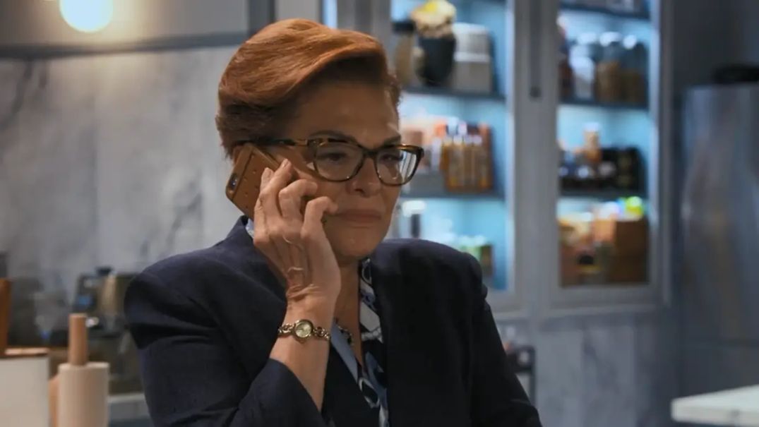 ‘A Promessa’: Isaura é acusada injustamente e decide abandonar o palacete