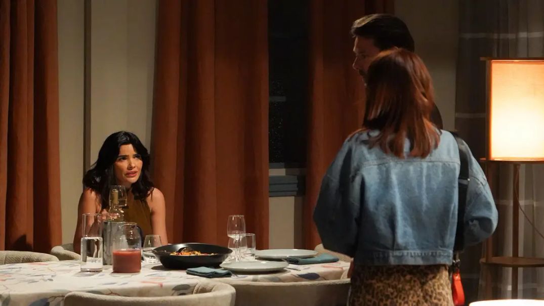Isabel manipula Lia após João sair de casa em ‘Vitória’