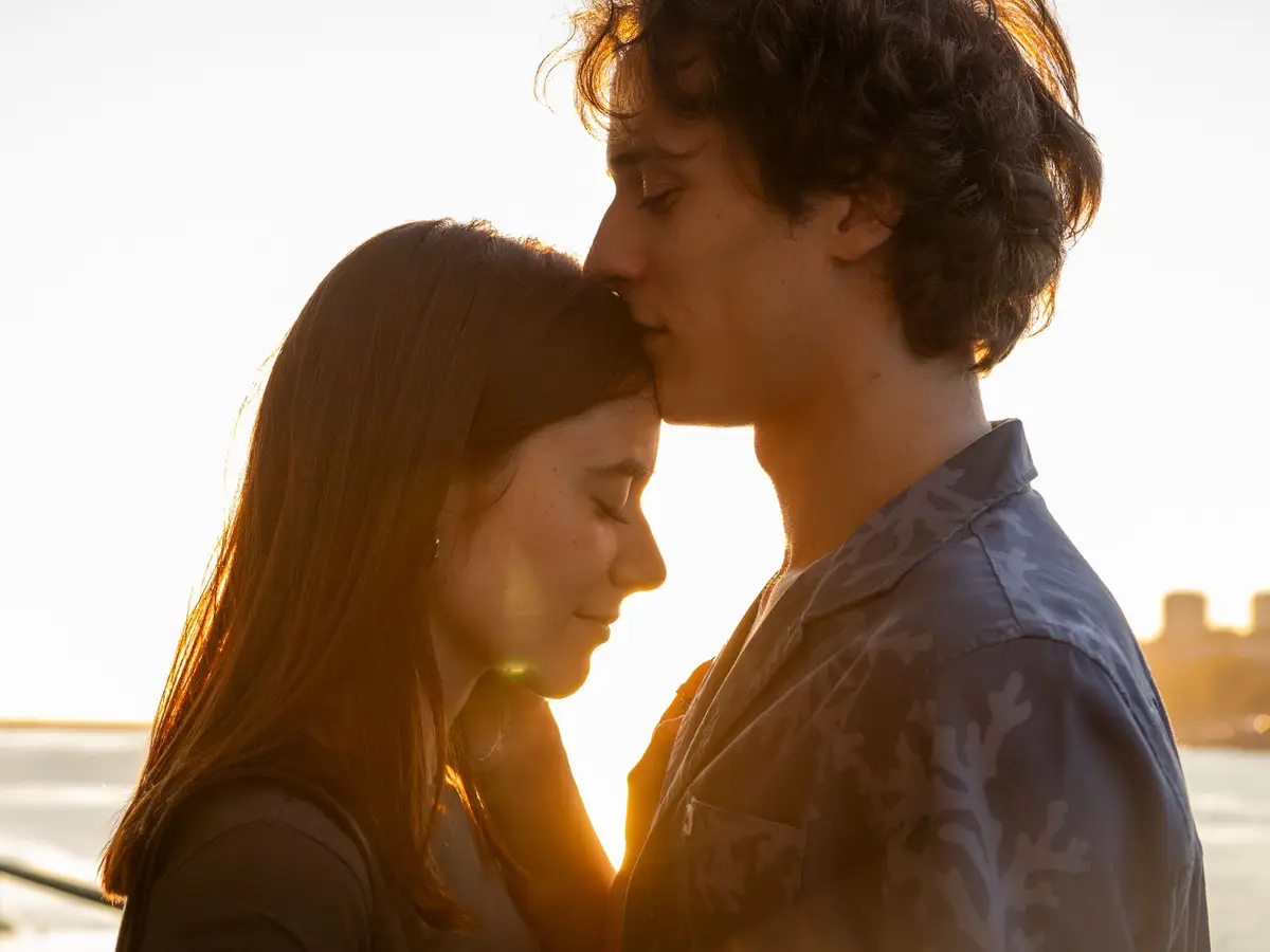 Vitória: Lia e Afonso cedem à paixão, mas Isabel quase os apanha