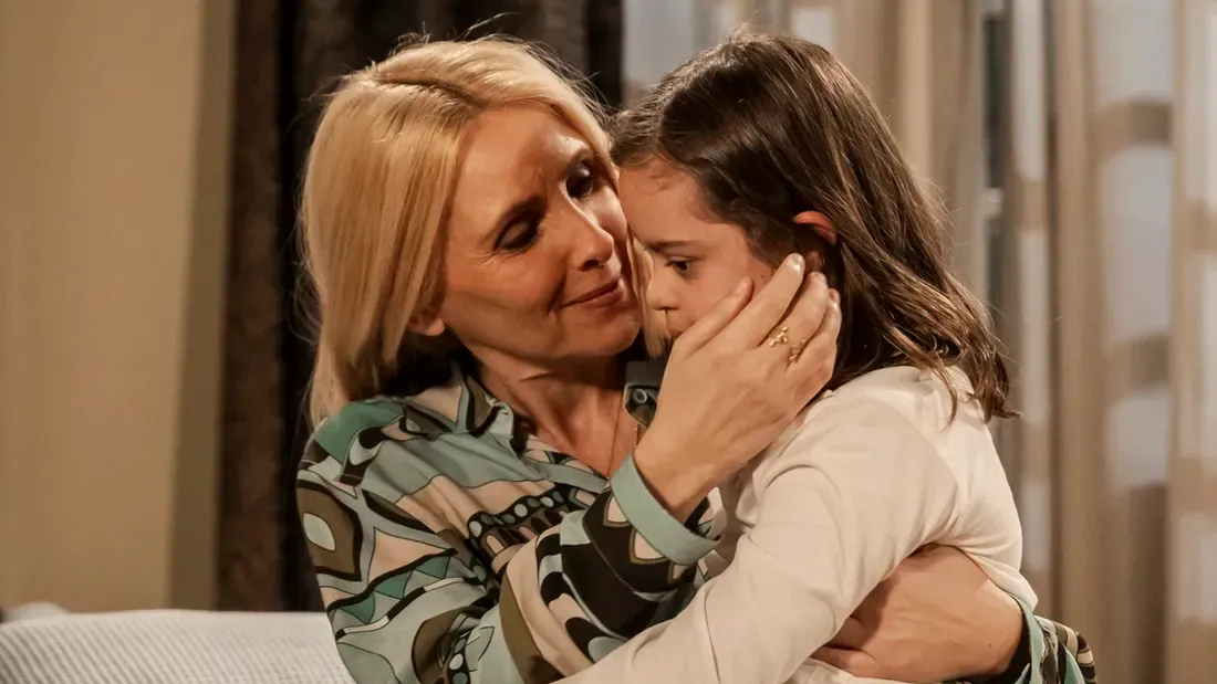 Páginas da Vida: Clarinha fica doente e Leo é obrigado a pedir ajuda a Helena