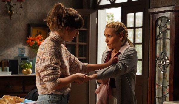 Hoje em A Promessa:Maria esconde marcas suspeitas de agressão