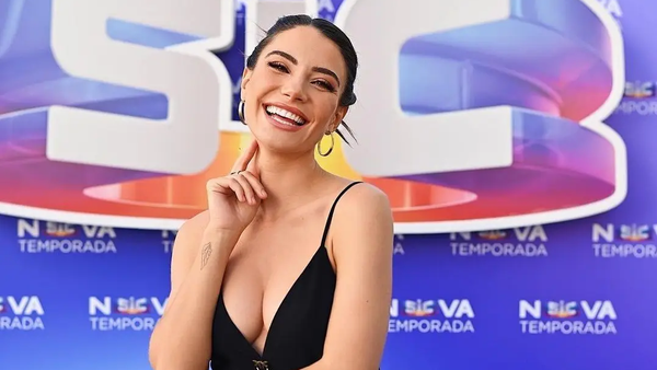 Carolina Carvalho é a nova estrela da SIC e trabalha numa pizzaria