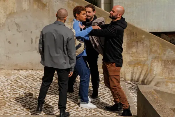 Esta semana: Salvador é vítima de violento ataque racista em 'Páginas da Vida'