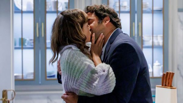 Image of: Hoje em A Promessa: Laura e Miguel beijam-se