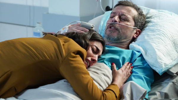 Imagem de: Otávio luta pela vida em Herança: convulsões, paragem respiratória e operação de urgência
