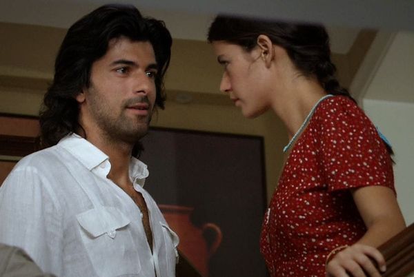 Imagem de: Mustafá busca vingança e Fatmagül foge com Kerim para Istambul