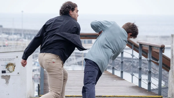 Imagem de: Alberto agride David e despede-o em fúria em 'Senhora do Mar'