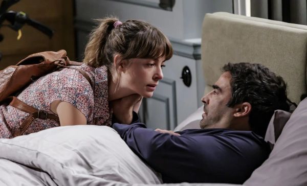 Image of: ‘A Promessa’: Laura é presa após fugir com Miguel - Helena manipula tudo a seu favor