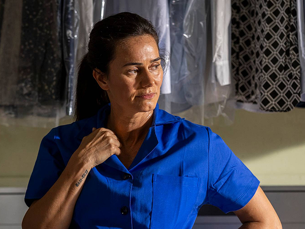 Image of: Vitória arranja trabalho na mercearia e acredita que a vida vai finalmente estabilizar