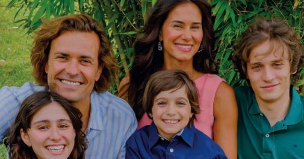 Image of: 'Vitória': Henrique e Vitória voltam a ser família, mas vilã ameaça destruir tudo