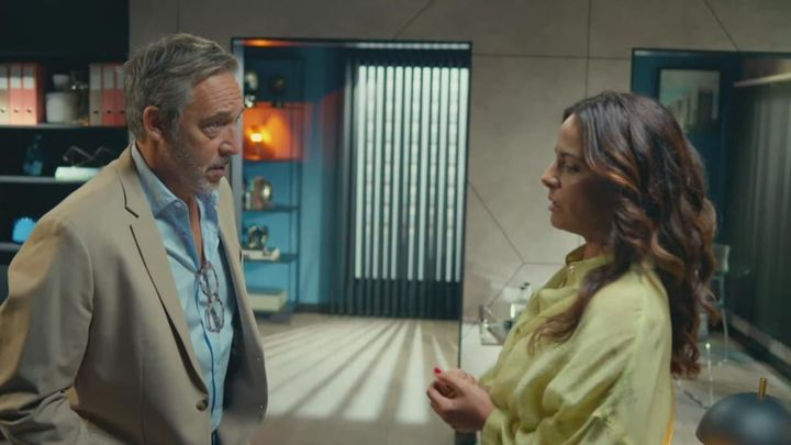 Amor à Prova: Vítor assume caso com Simone e Amália prepara vingança