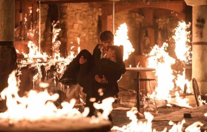 ‘Flames of Fate’: Incêndio muda tudo e há identidades trocadas nos primeiros episódios