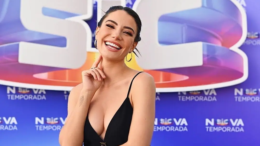 Carolina Carvalho é a nova estrela da SIC e trabalha numa pizzaria