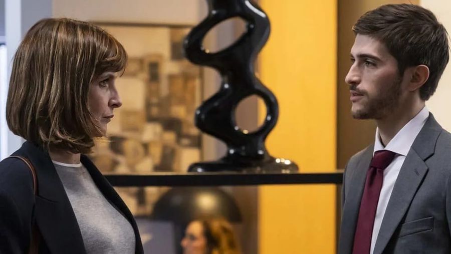 A Madrasta: Simão descobre que Maria é Diana, a mulher que matou o pai, e confronta-a