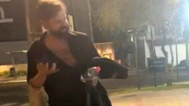 El presidente Boric desmintió foto viral: lo acusaban de estar ebrio en la calle, el impacto de una fake news