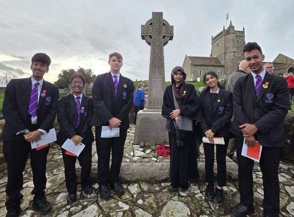Students Mark Remembrance Day at War Memorial