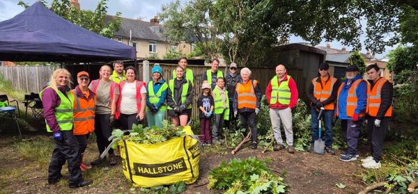 Volunteers Transform Fly-Tipped Eling Lane into Community Green Space