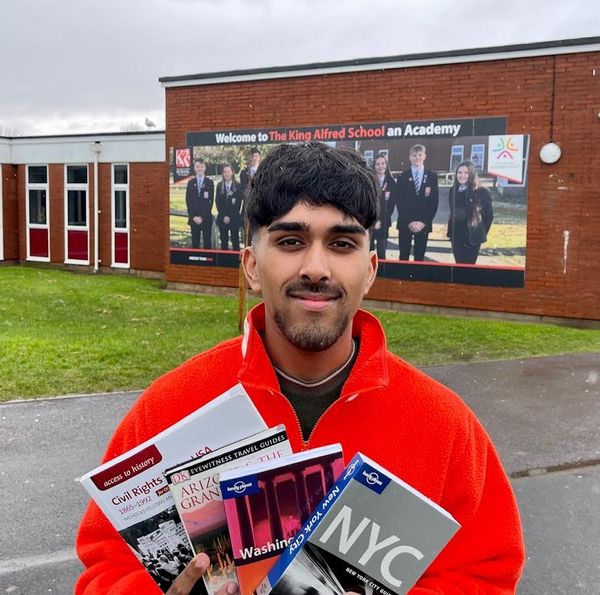 Five students from an expanding sixth form win prestigious places at Oxford University summer school  