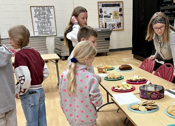 Hundreds enjoy free community extravaganza (By Jill Dando News)