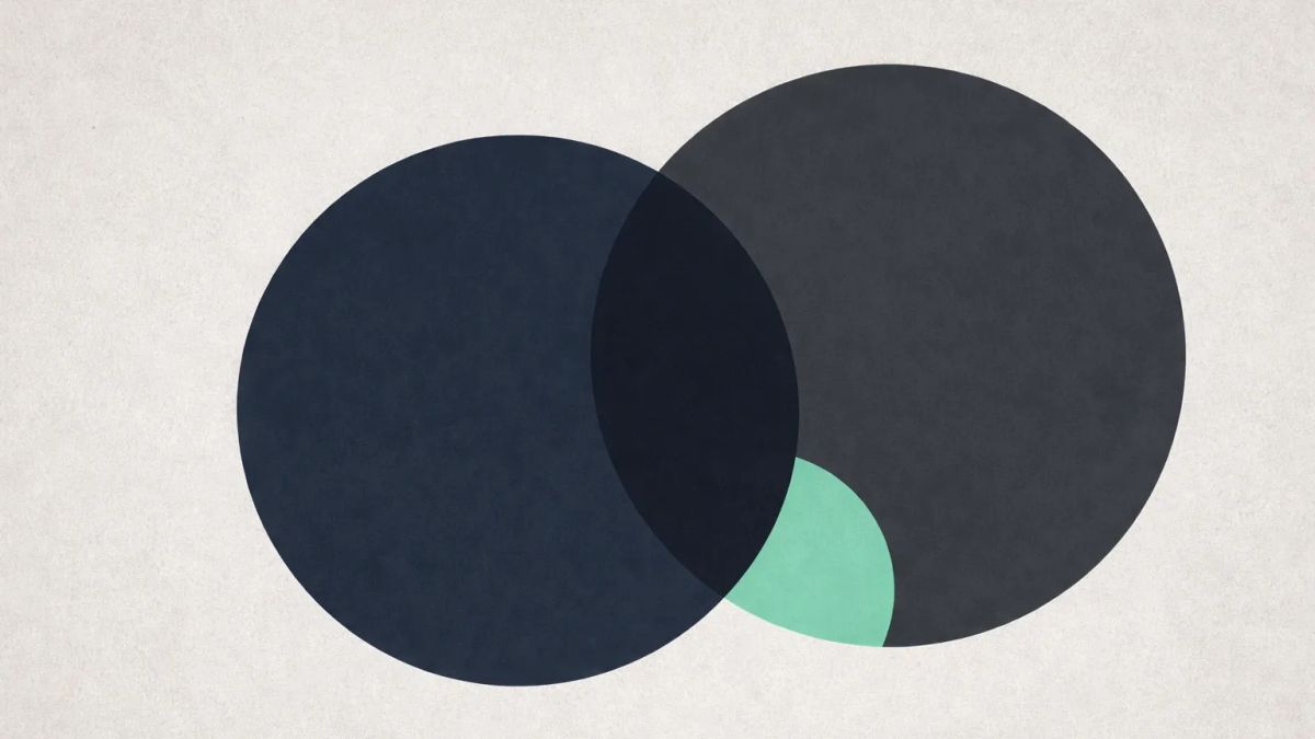 거대 양당(두 큰 원)이 소수정당(작은 민트 원)을 구조적으로 밀어내는 선거제도 권력 지형을 추상 기하학으로 표현. 색상 대비가 봉쇄 메커니즘을 직관적으로 전달.