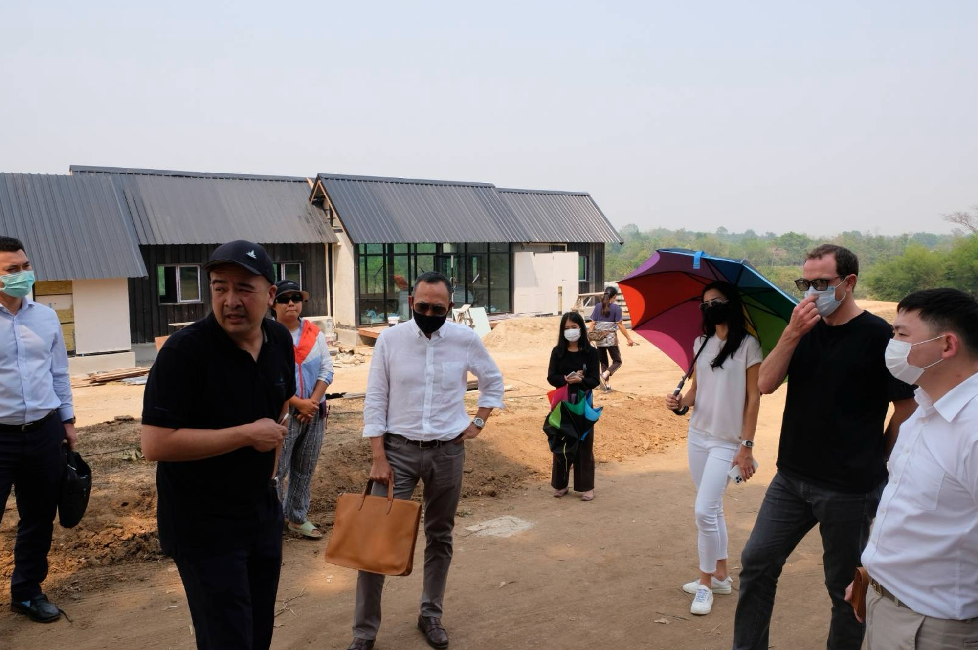 Only School Parents - The Photo Proof That Shatters Vorapak's Denial