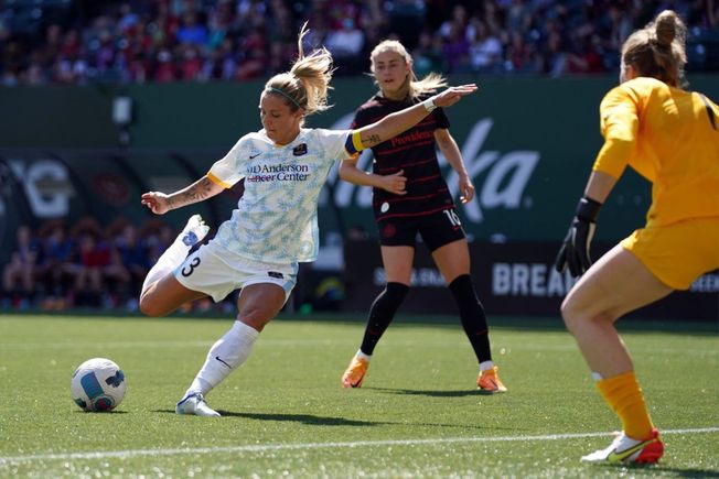 NWSL Excerpt: Houston improves, Kornieck shines, and Barnes’ milestone