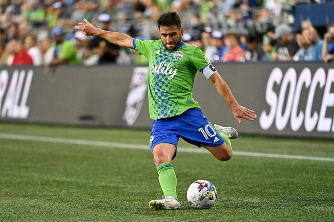 Lowery’s 10 MLS Thoughts: Top free agents, 2024 trophy contenders & more