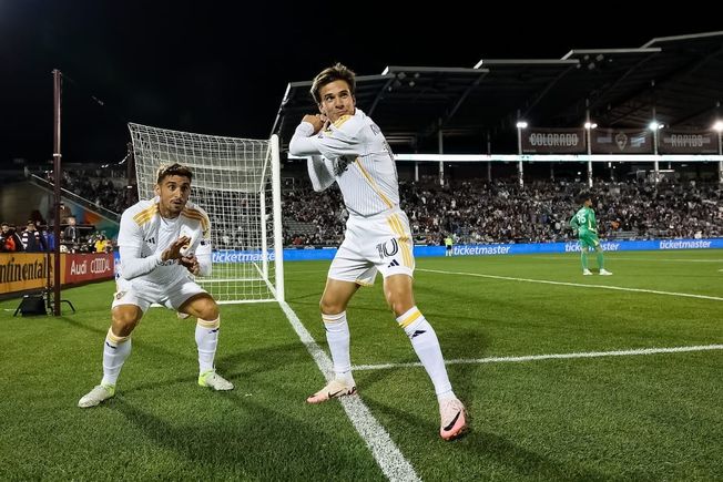 MLS Playoff Roundup: A trio of sweeps, Hector Herrera's insane red card & more from Round One out West