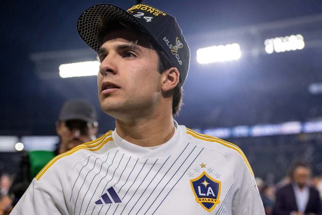 LA Galaxy star Riqui Puig tears his ACL, out for MLS Cup