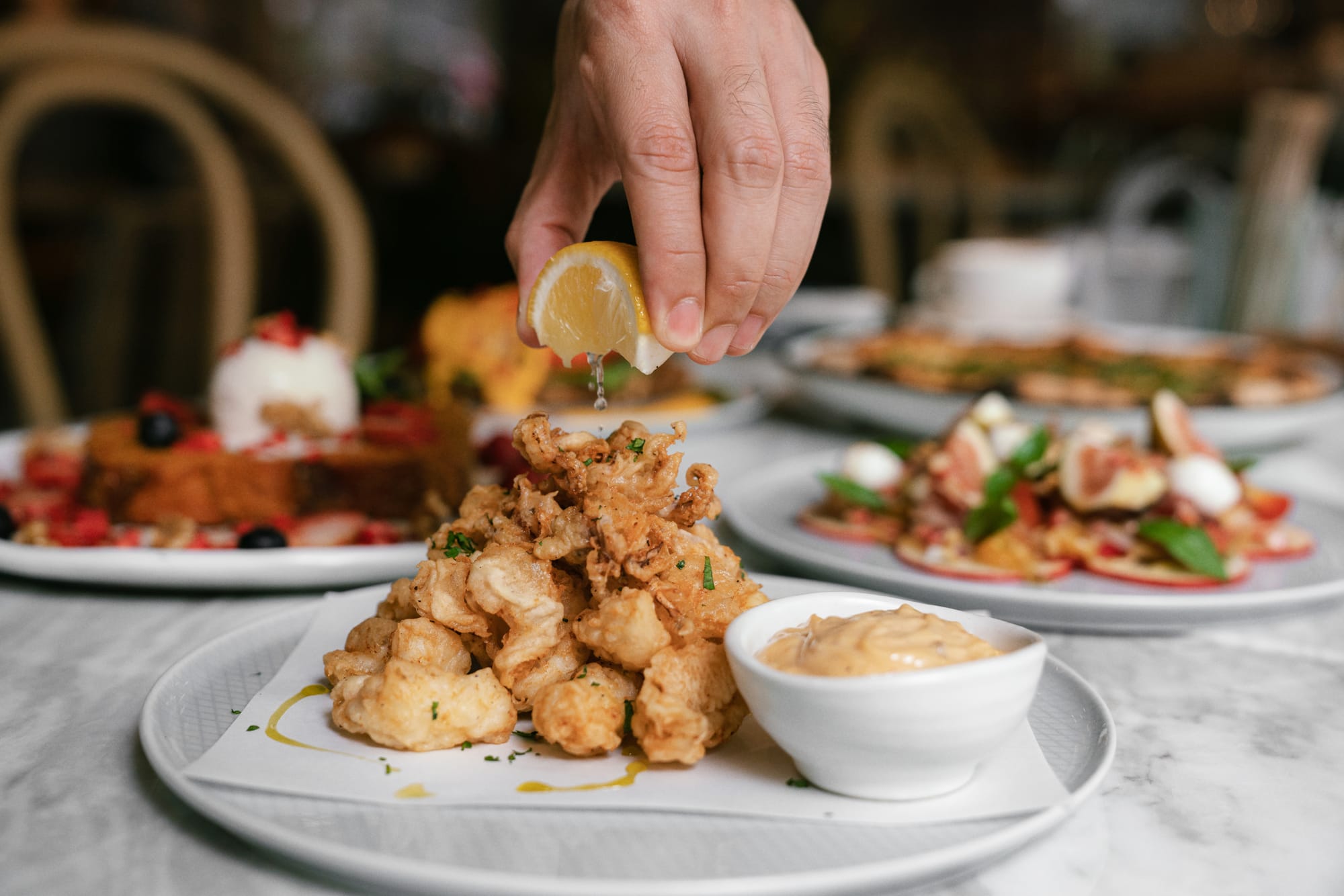 Fried calamari rings with squid and lemon sauce