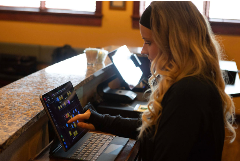 A host at an iPad with a reservations system