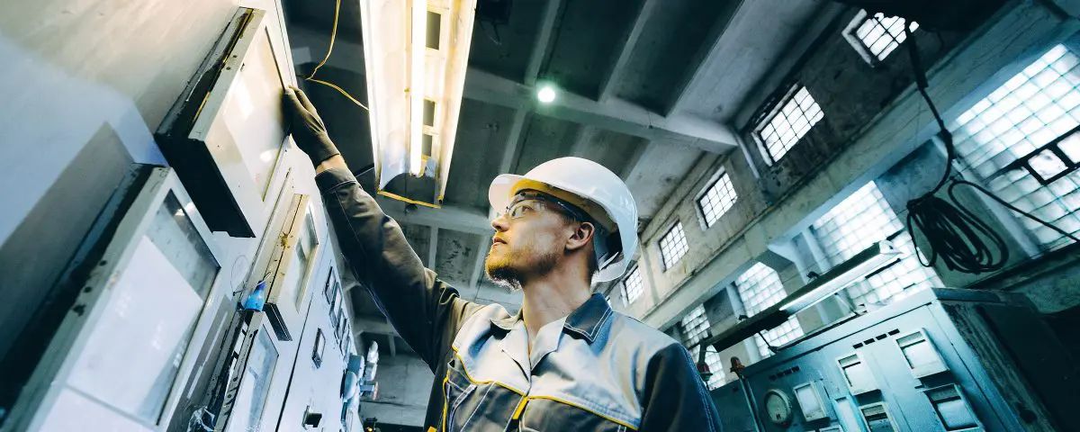 Real Career Opportunities: Relay Technicians — What the Job Is, Who’s Hiring, and How Much It Pays Post image