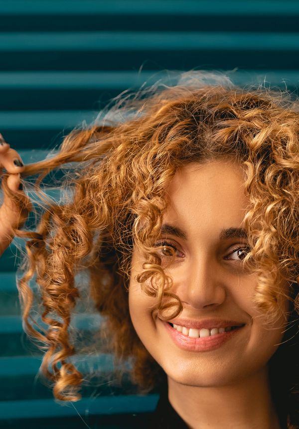 The Ultimate Guide to Curly Hair Care – Definition, Volume & Healthy Tips