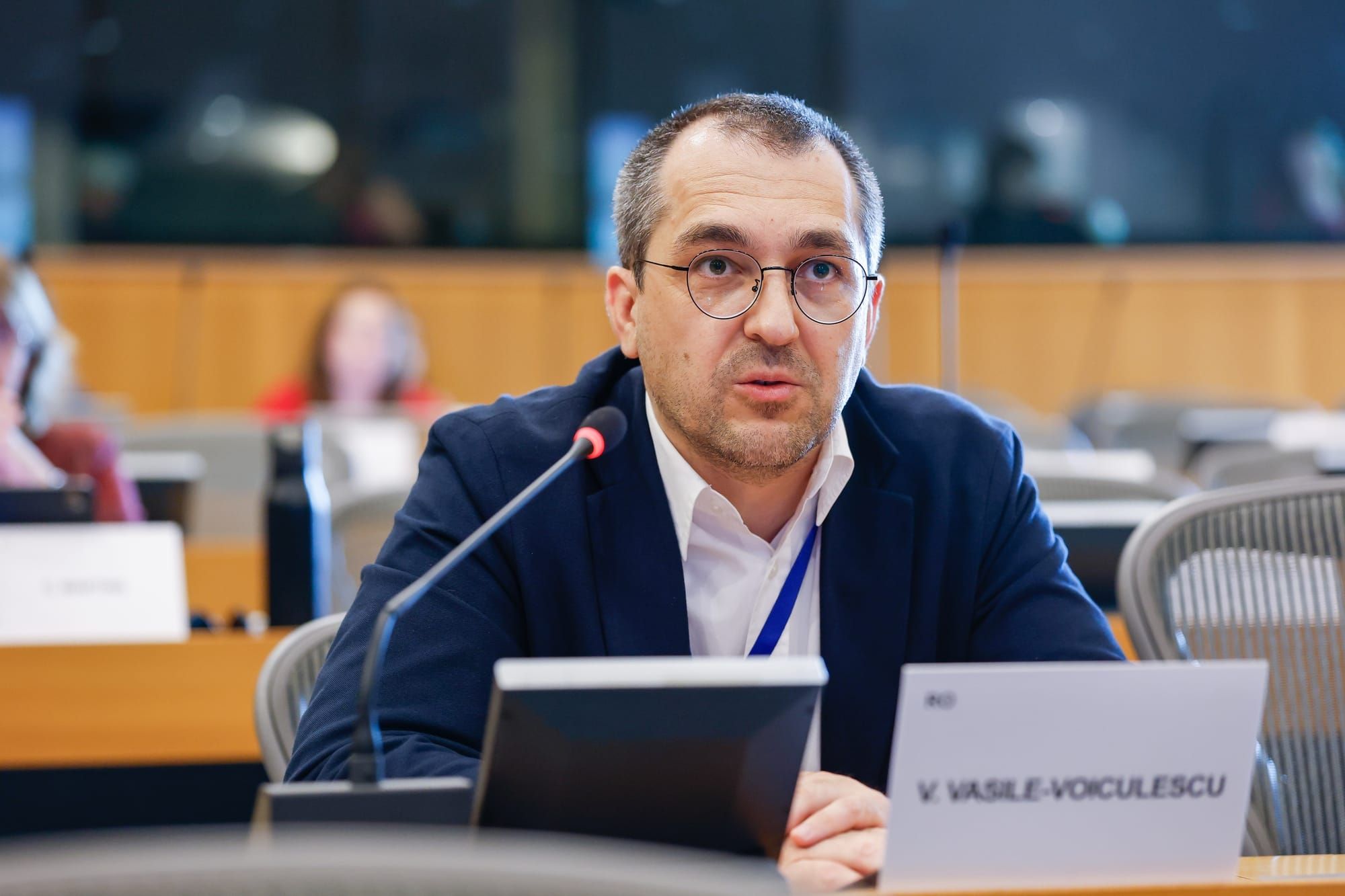 Voiculescu says amendments to cancer report used tobacco industry wording ‘word for word’