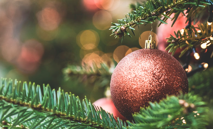 a christmas tree and ornament set the tone of last minute gift giving in 2025 for hikers on amazon prime