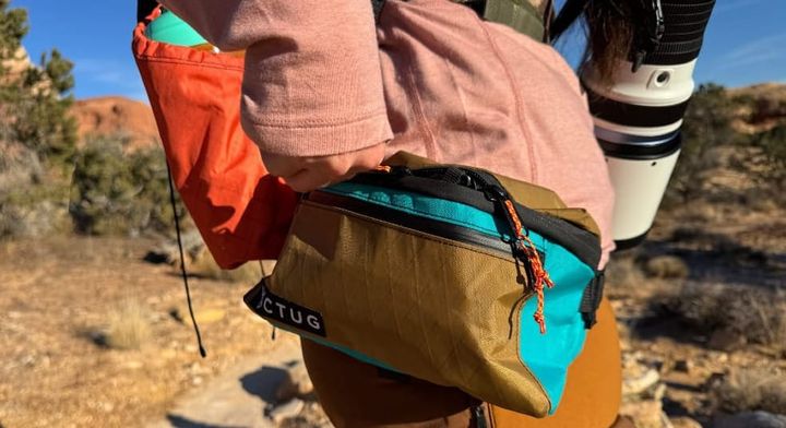 a hiker wears the 2.5L SwitchPack by Chicken Tramper Ultralight Gear on trail in the high desert of the american southwest
