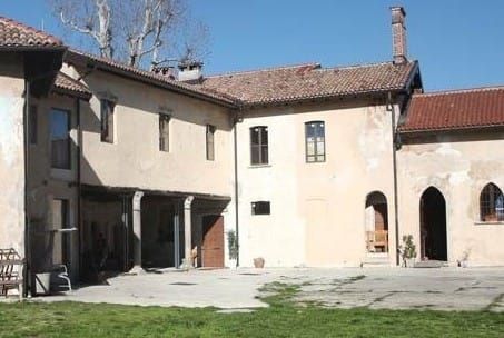 Linterno medioevale: la grangia, il paesaggio e il rifugio di Petrarca