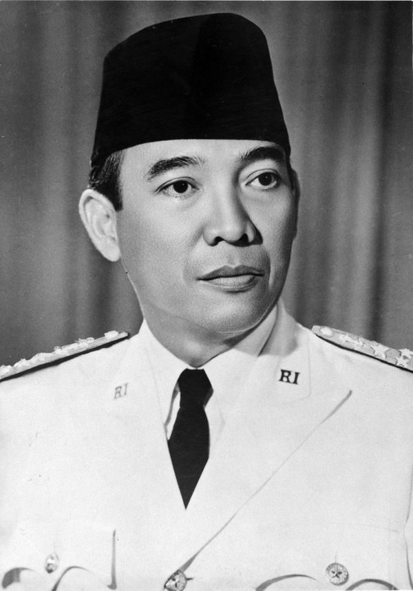 Dari Tubir Kelimutu