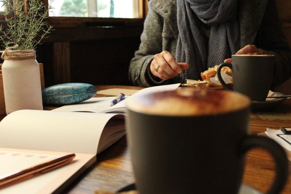 Romansa Café dengan Penulis