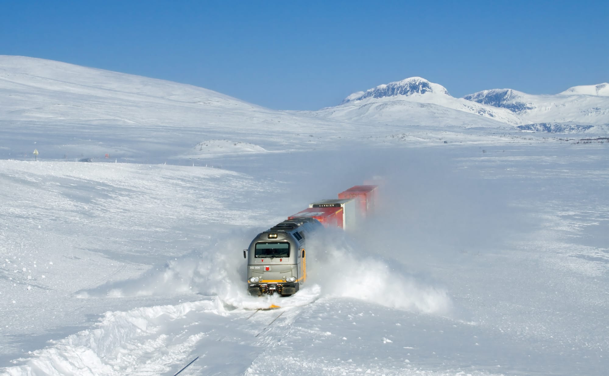 Photo of a train in Norway plowing through snow. By Kabelleger / David Gubler (http://www.bahnbilder.ch). - Own work&nbsp;: http://bahnbilder.ch/picture/7697., CC BY-SA 3.0, https://commons.wikimedia.org/w/index.php?curid=17355492