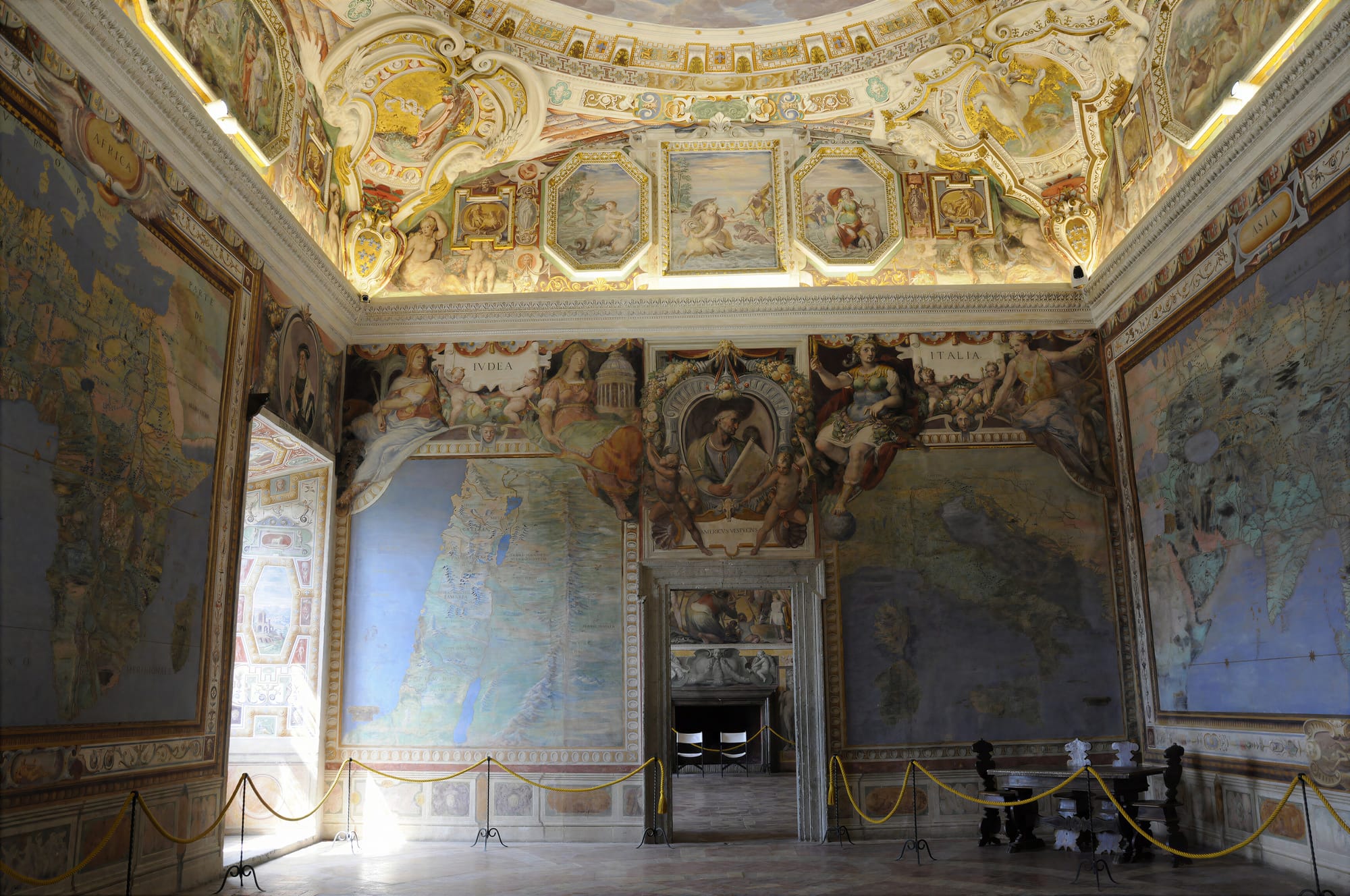 Sala del Mappamondo at Caprarola: a ceiling painted with the constellations above wall maps of Judea and Italy