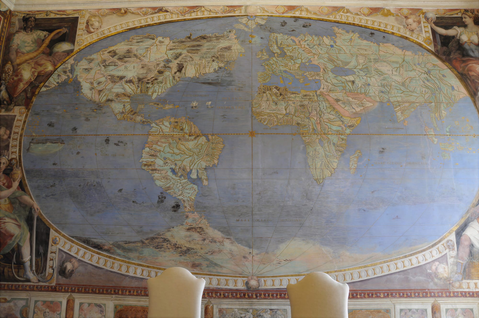 Painted world map in the Sala del Mappamondo, Caprarola, with the Americas, Europe, Africa and Asia, a large imaginary southern continent along the bottom and the words MARE INCOGNITO at the top