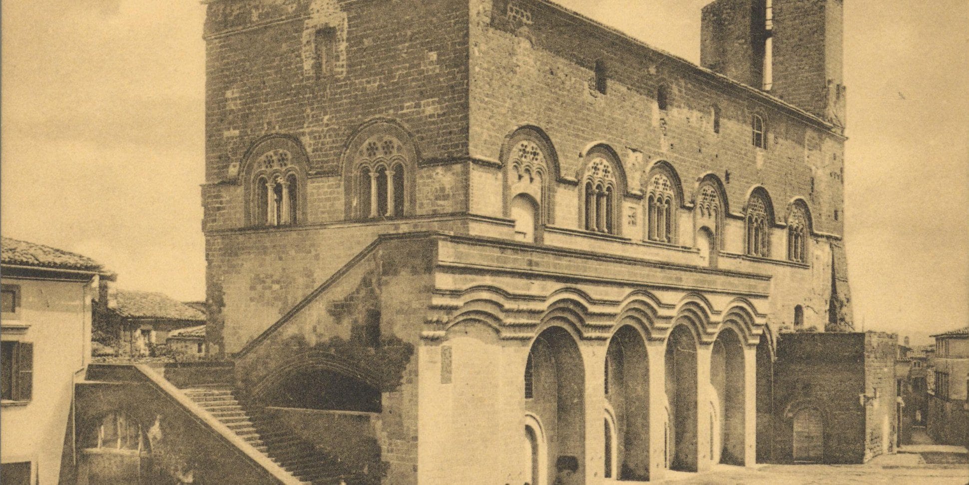 Old postcard of the Palazzo del Popolo in Orvieto, with its outdoor staircase and loggia