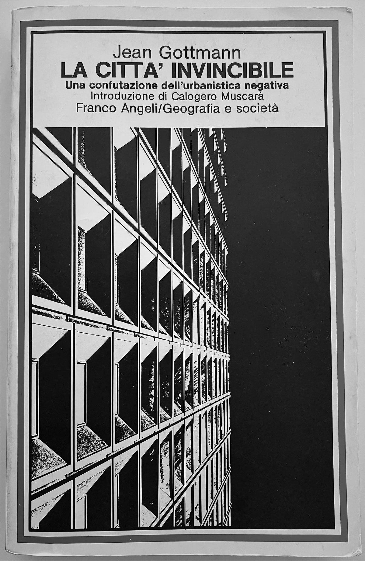 Annotated copy of Jean Gottmann’s La città invincibile